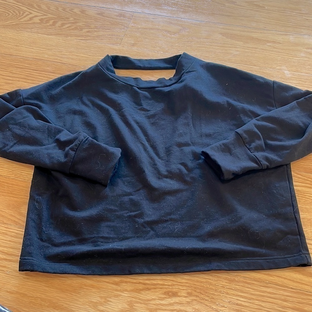 ASKYA Cropped Black Open back Workout Sweatshirt Size Medium